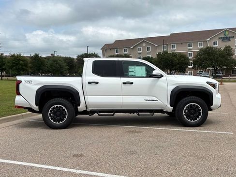 New 2026 Toyota Tacoma TRD Off-Road AWD/4WD image 5