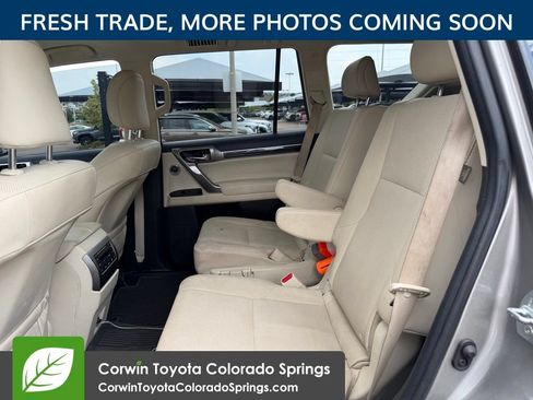 Used 2023 Lexus GX 460 Premium w/ Accessory Package AWD/4WD image 10