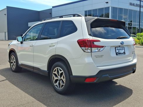 Certified 2024 Subaru Forester Premium AWD/4WD image 5