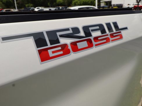 Used 2021 Chevrolet Silverado 1500 LT Trail Boss w/ Convenience Package II AWD/4WD image 43