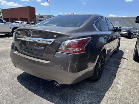 Used 2015 Nissan Altima 2.5 S w/ Power Driver Seat Package FWD image 2