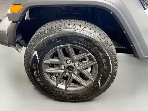 Used 2024 Jeep Wrangler Sport S image 12