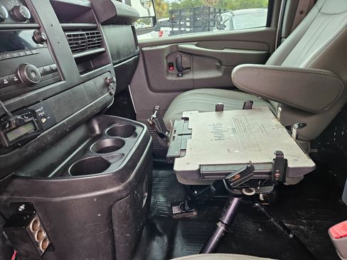 Used 2014 Chevrolet Express 2500 image 15