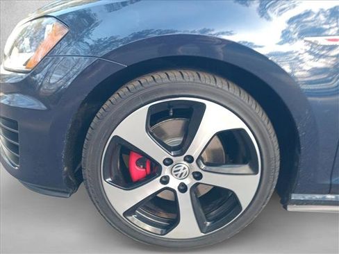 Used 2017 Volkswagen Golf S image 9