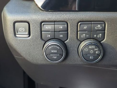 Used 2022 Chevrolet Silverado 1500 LT Trail Boss w/ LT Trail Boss Premium Package image 12