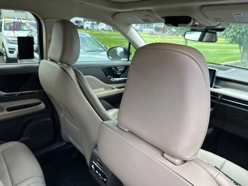 Used 2022 Lincoln Corsair AWD w/ Premium Package image 19