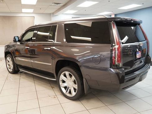 Used 2017 Cadillac Escalade ESV Luxury AWD/4WD image 12