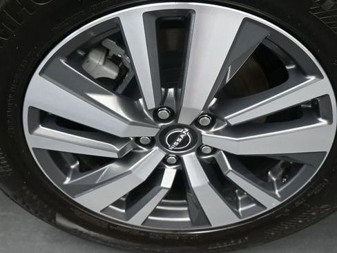 Used 2025 Nissan Pathfinder SL AWD/4WD image 11
