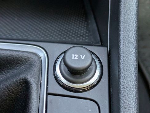 Used 2023 Volkswagen Jetta SE image 28