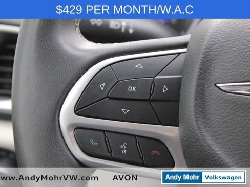 Used 2023 Chrysler Pacifica Touring-L image 31