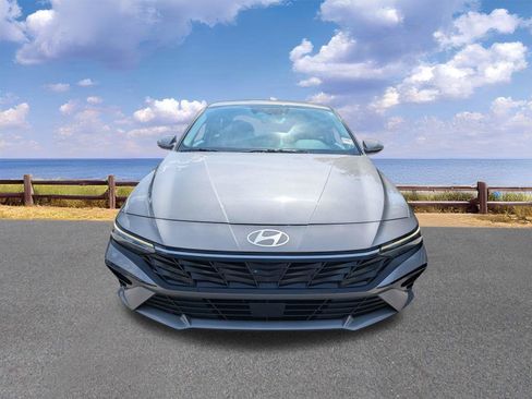 Used 2025 Hyundai Elantra SEL FWD image 11