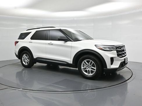 Used 2025 Ford Explorer Active RWD image 26