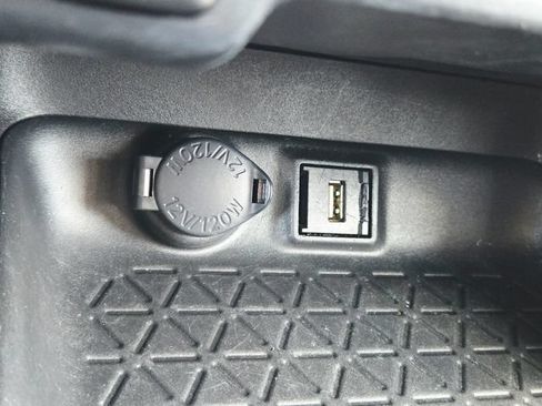 Used 2021 Toyota RAV4 LE AWD/4WD image 26