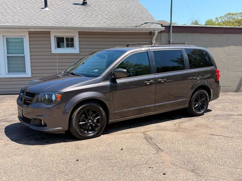 Used 2019 Dodge Grand Caravan GT FWD image 2