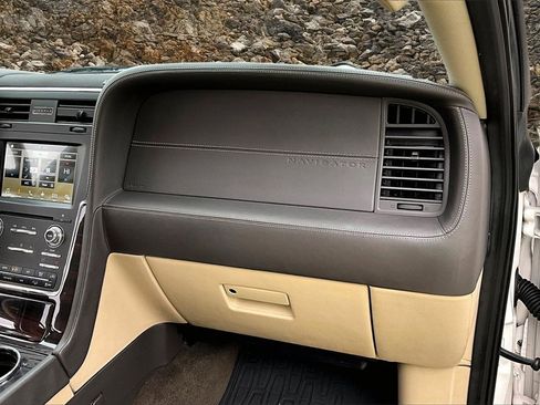 Used 2017 Lincoln Navigator Reserve image 14