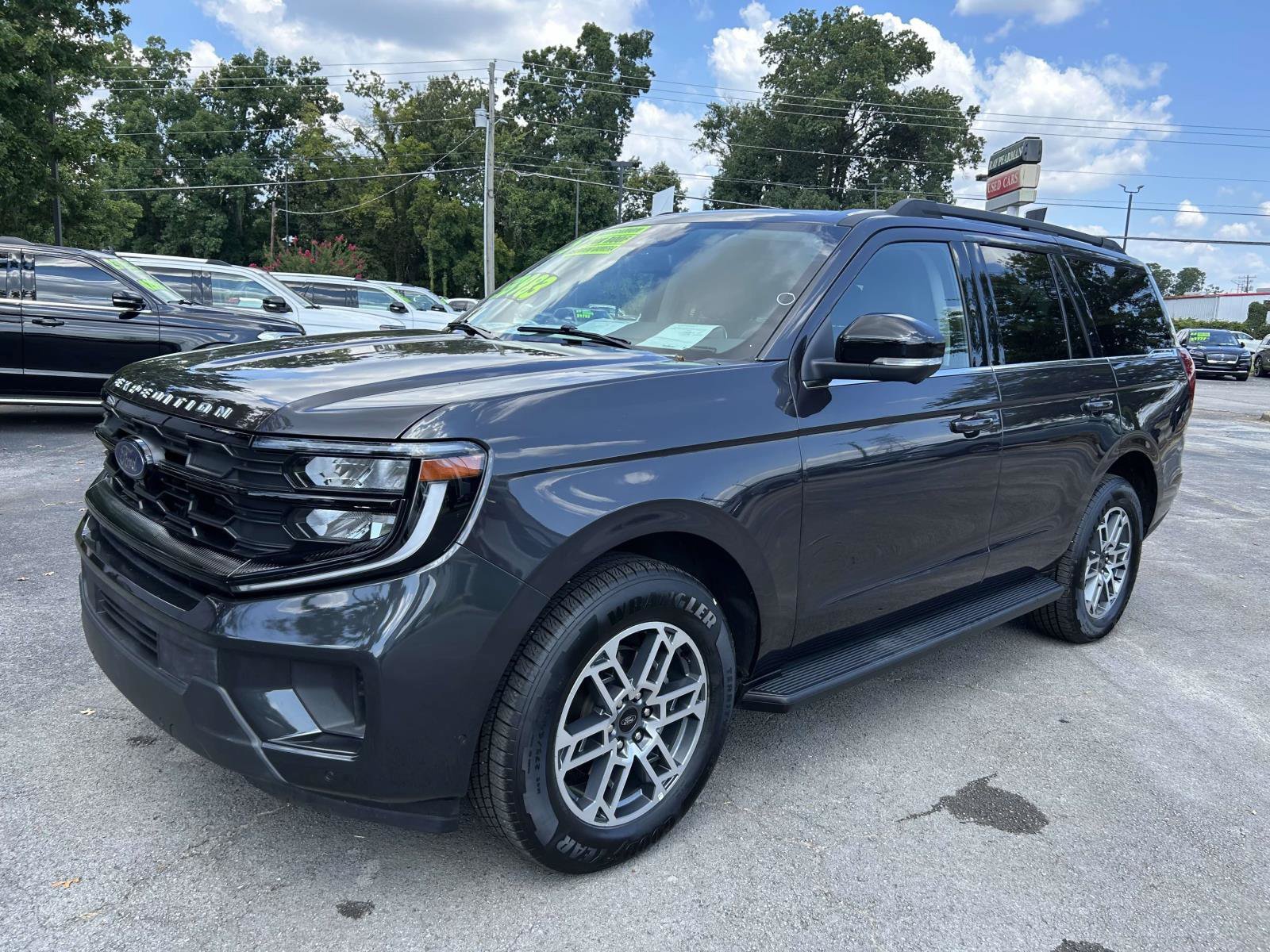 Used 2025 Ford Expedition Active RWD image 9