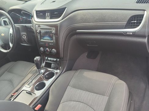 Used 2017 Chevrolet Traverse LT w/ Style and Technology Package AWD/4WD image 16