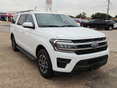 Used 2024 Ford Expedition Max XLT image 4