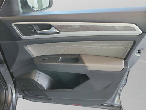 Used 2021 Volkswagen Atlas Cross Sport SE w/ Panoramic Sunroof Package FWD image 25