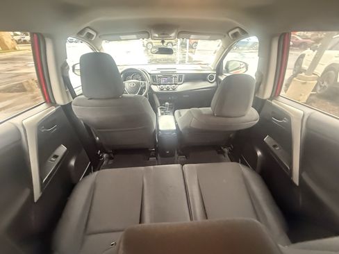 Used 2016 Toyota RAV4 LE image 10