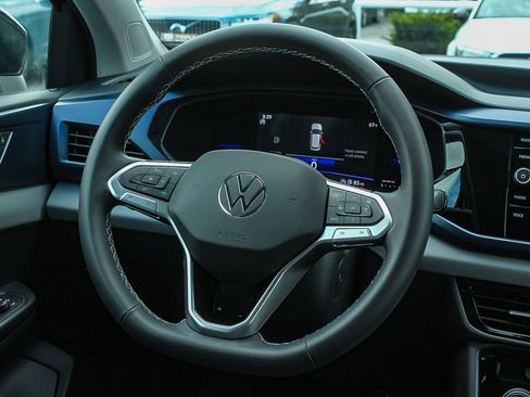 Used 2023 Volkswagen Taos SE FWD image 15