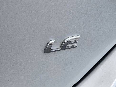 Used 2017 Toyota Corolla LE image 11