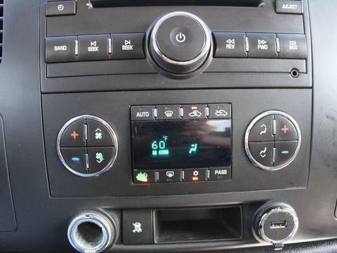 Used 2011 Chevrolet Silverado 2500 LT w/ Interior Plus Package AWD/4WD image 28