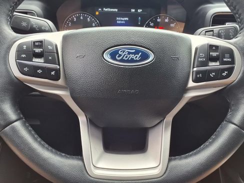 Used 2023 Ford Explorer XLT w/ Equipment Group 202A RWD image 17