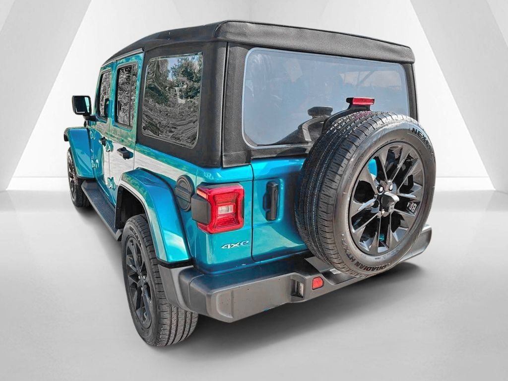 Used 2024 Jeep Wrangler Unlimited Sahara w/ Technology Group AWD/4WD image 5