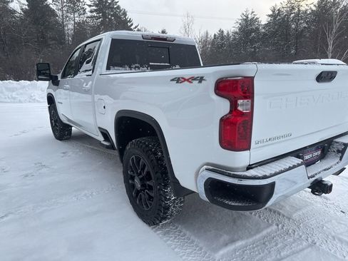 Used 2025 Chevrolet Silverado 3500 LT image 6