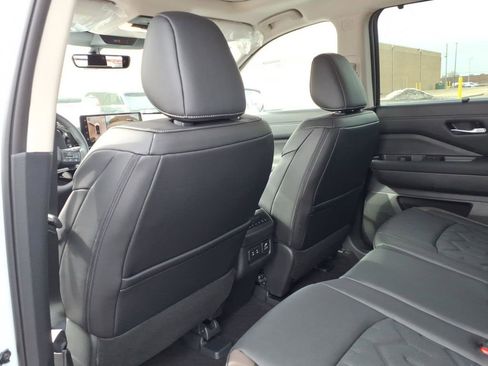 New 2026 Nissan Pathfinder Platinum image 27