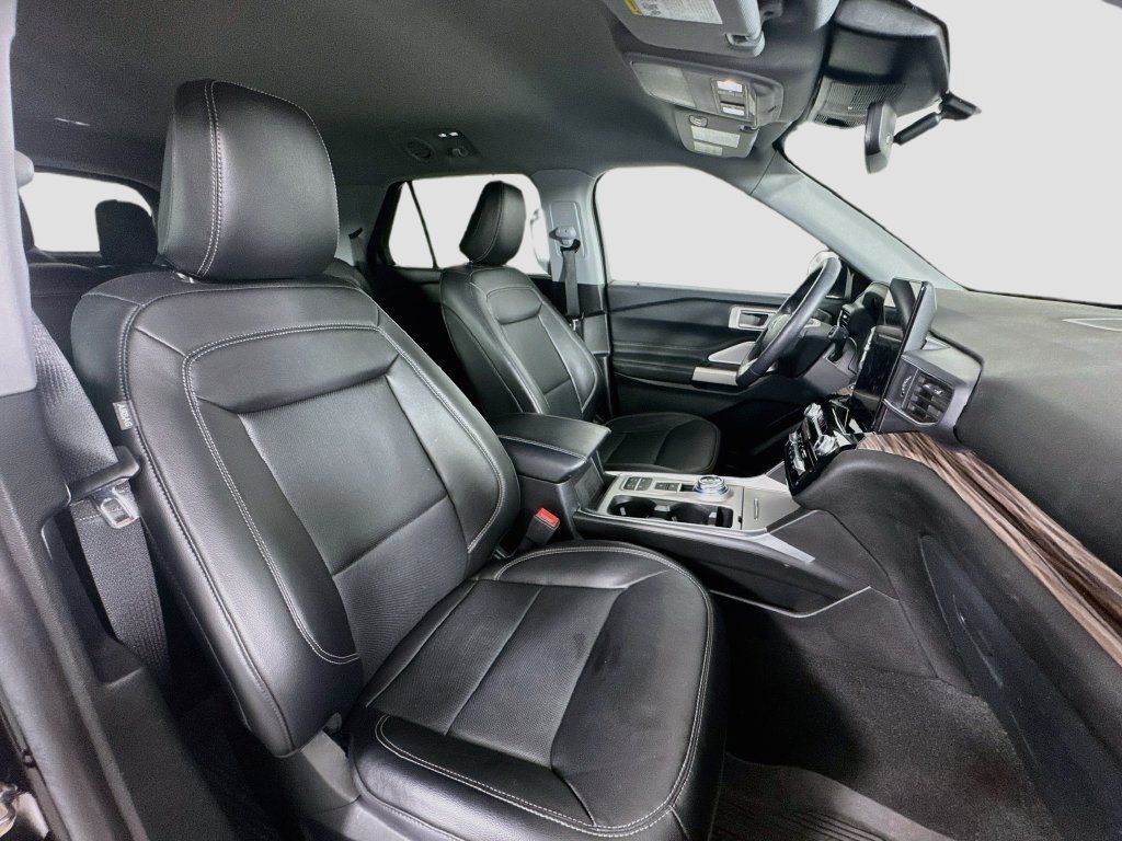 Used 2024 Ford Explorer Limited w/ Limited Technology Package RWD image 31