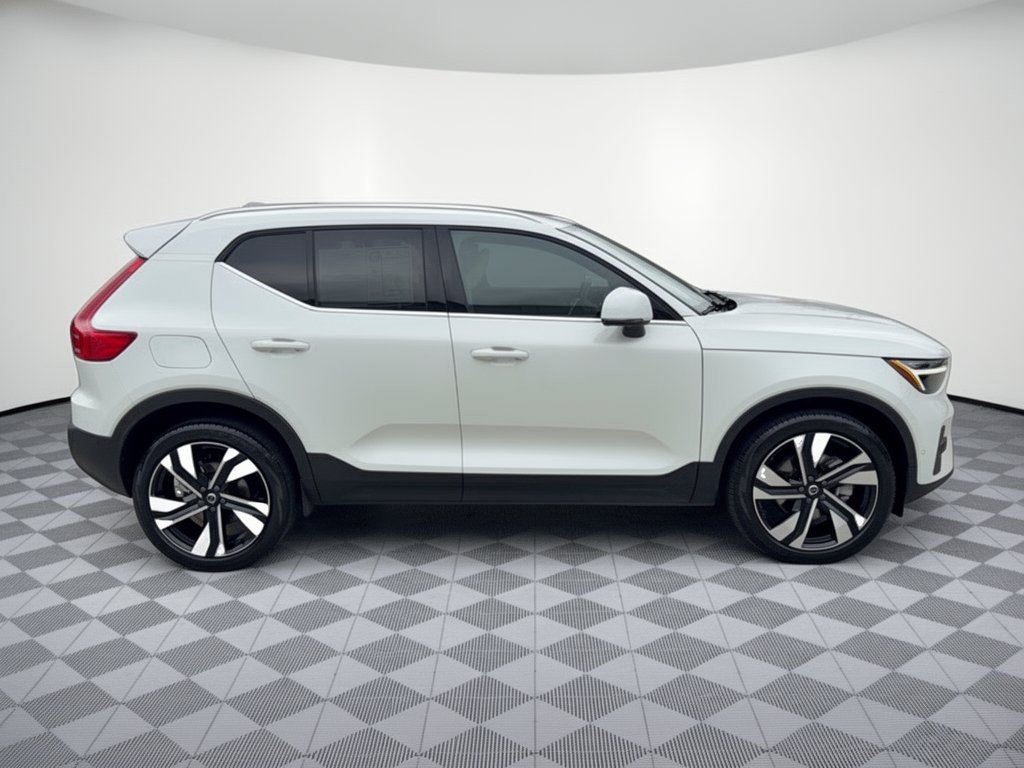 Used 2024 Volvo XC40 B5 Plus w/ Protection Package Premier AWD/4WD image 8
