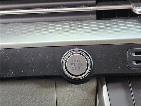 Used 2024 Kia Carnival LX image 14