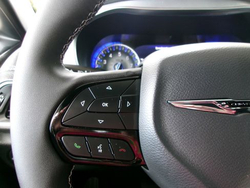 New 2026 Chrysler Pacifica Limited image 10