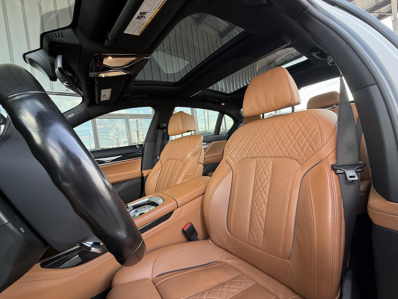Used 2022 BMW 750i xDrive w/ Executive Package AWD/4WD image 15