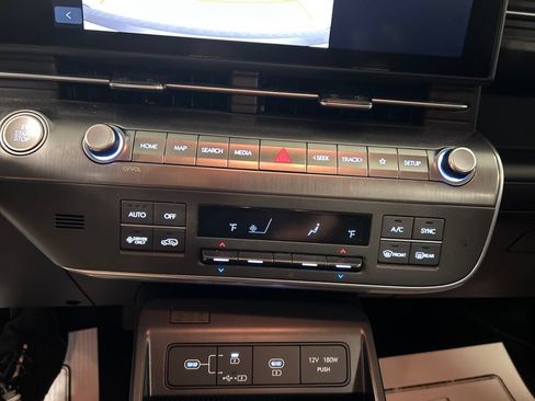 Used 2024 Hyundai Kona SE FWD image 17