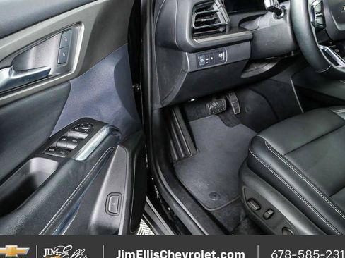 Certified 2025 Chevrolet Traverse LT FWD image 7