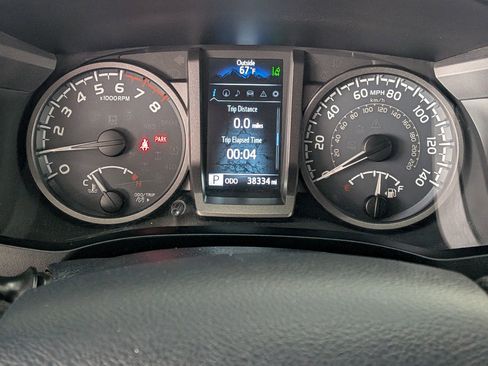 Used 2018 Toyota Tacoma TRD Sport w/ Technology Package RWD image 17