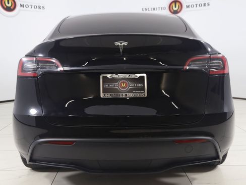 Used 2024 Tesla Model Y Long Range AWD/4WD image 44