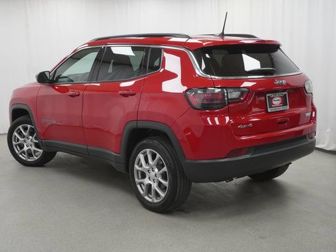 Used 2023 Jeep Compass Latitude w/ Sun and Sound Group AWD/4WD image 14