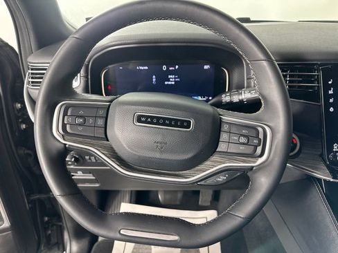 Certified 2024 Jeep Wagoneer L Series II w/ Flexible Seating Group AWD/4WD image 25