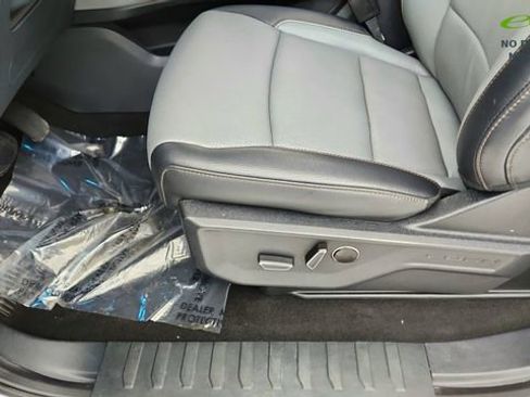 Used 2024 Ford F150 Lightning Lariat AWD/4WD image 33
