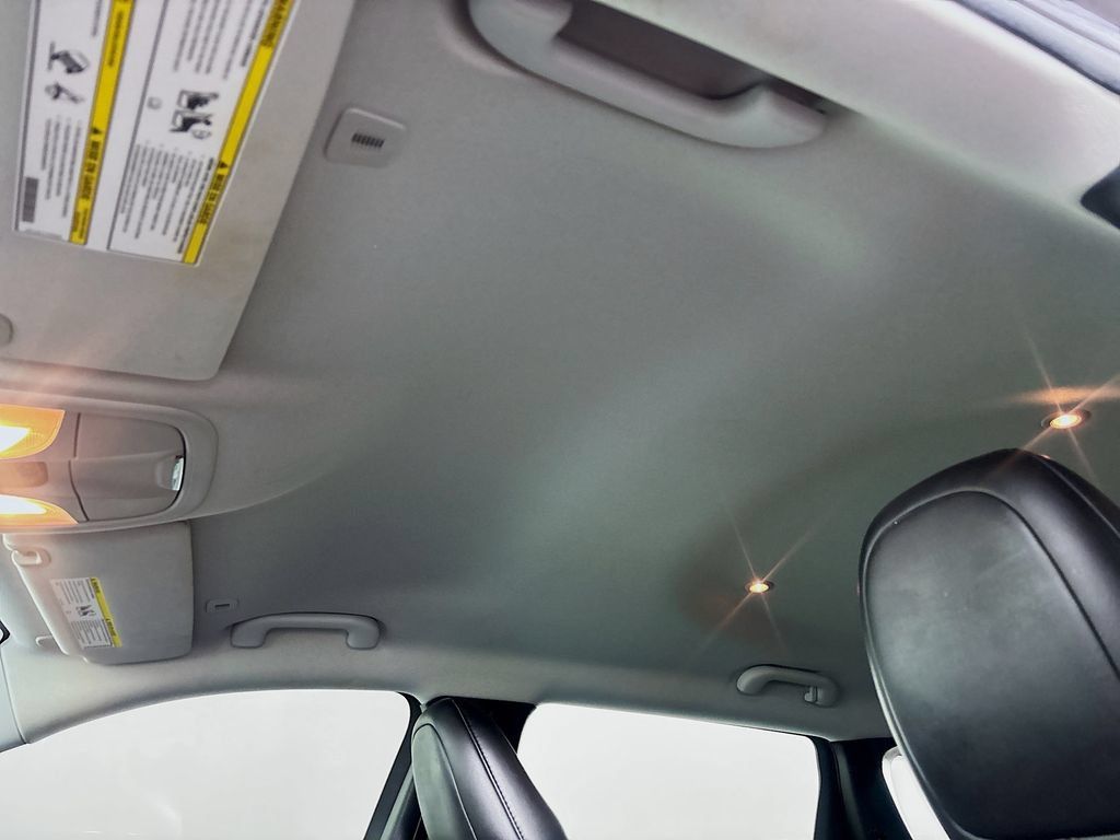 Used 2019 Jeep Cherokee Latitude Plus FWD image 31