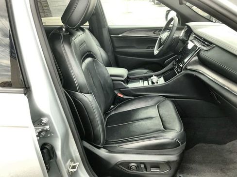 Used 2024 Jeep Grand Cherokee Overland w/ Trailer Tow Package image 25