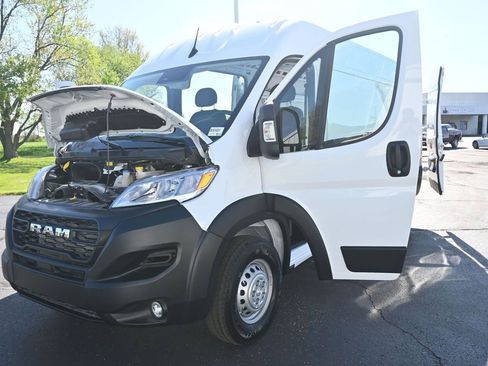 New 2025 RAM ProMaster 2500 w/ Convenience Group image 10