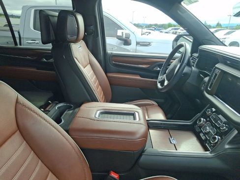 Used 2023 GMC Yukon Denali Ultimate AWD/4WD image 11