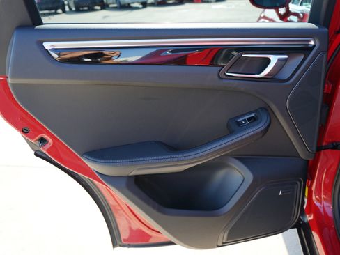 Used 2017 Porsche Macan S image 35