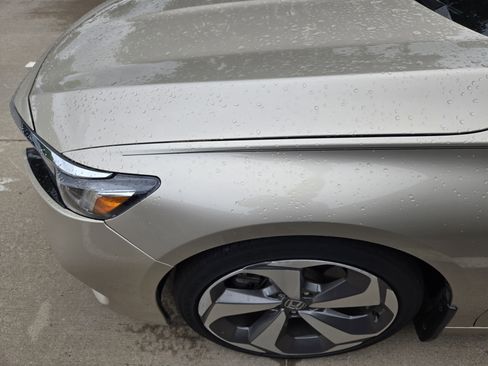 Used 2018 Honda Accord Touring image 8