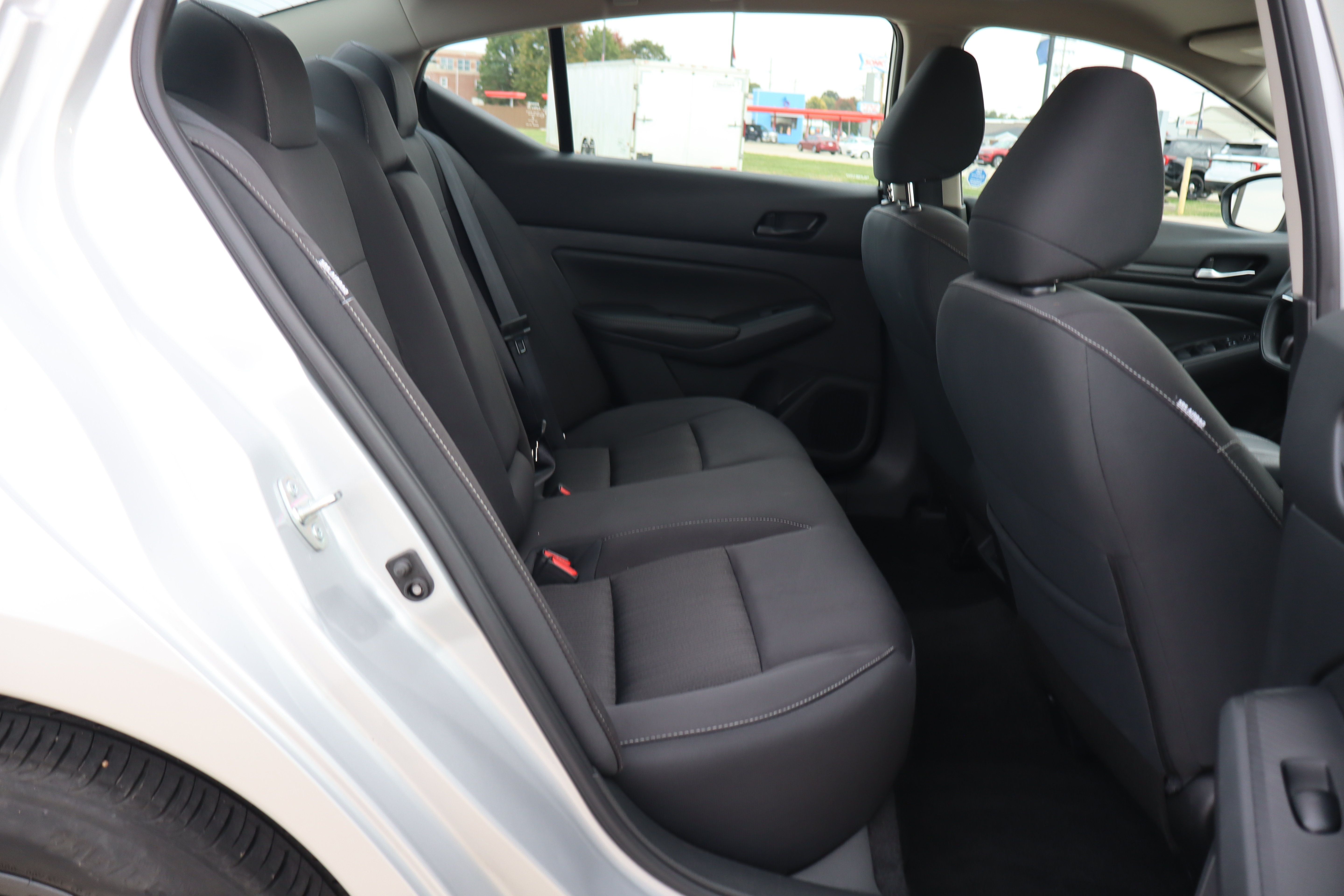 Used 2025 Nissan Altima 2.5 SV FWD image 11